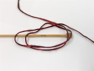 Lot of 4 x 100gr Skeins Ice Yarns UNIVERSE (19% Wool) Yarn Red Black