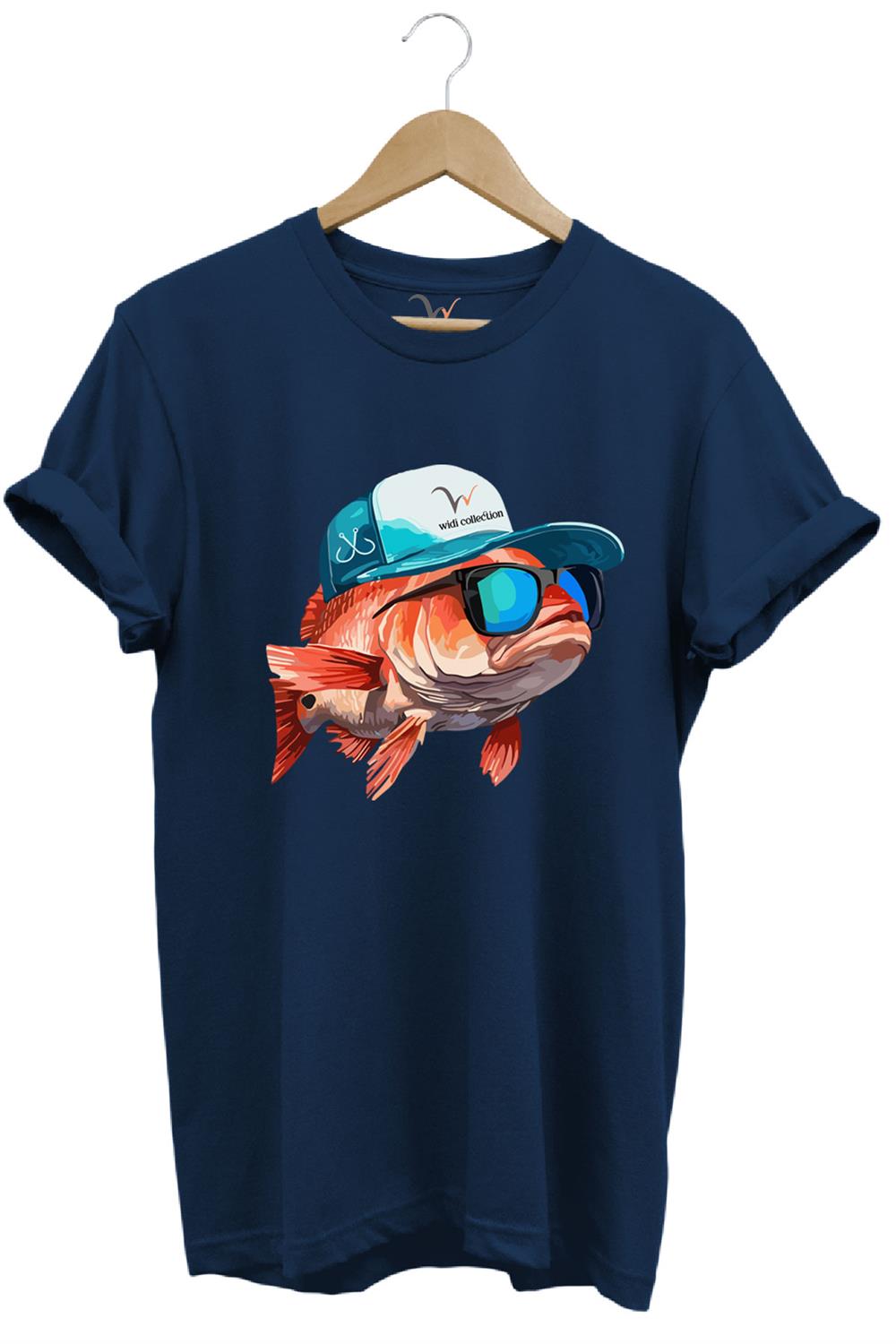 Avcılık Fishing Balık Avcılığı Şapkalı Komik Balık Tasarımı Baskılı Regular Fit %100 Pamuk Tişört - Lacivert