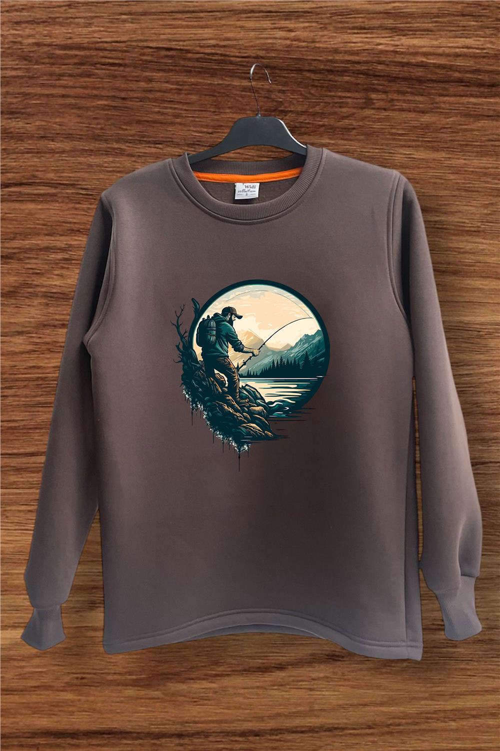 Balıkçılık Olta İle Balık Tutmak Baskılı Regular Fit %100 Pamuk Bisiklet Yaka Sweatshirt - Kahverengi