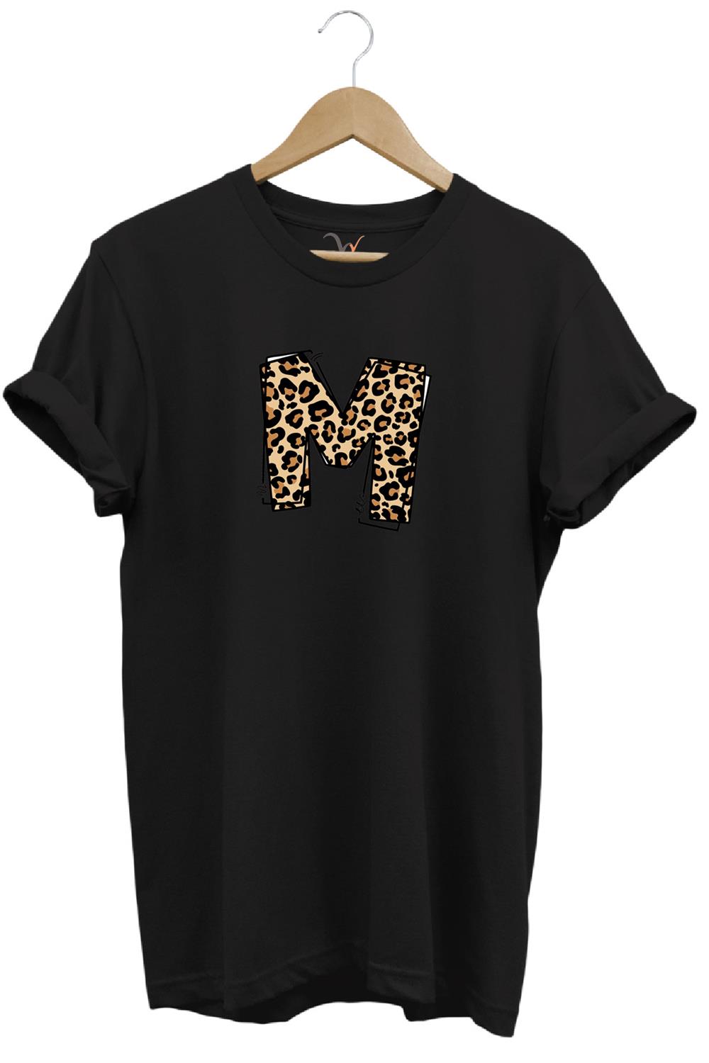 Leopar Desenli Doğum Günü Hediyesi M Harfi Baskılı %100 Pamuk Regular Fit Bisiklet Yaka T-Shirt - Siyah