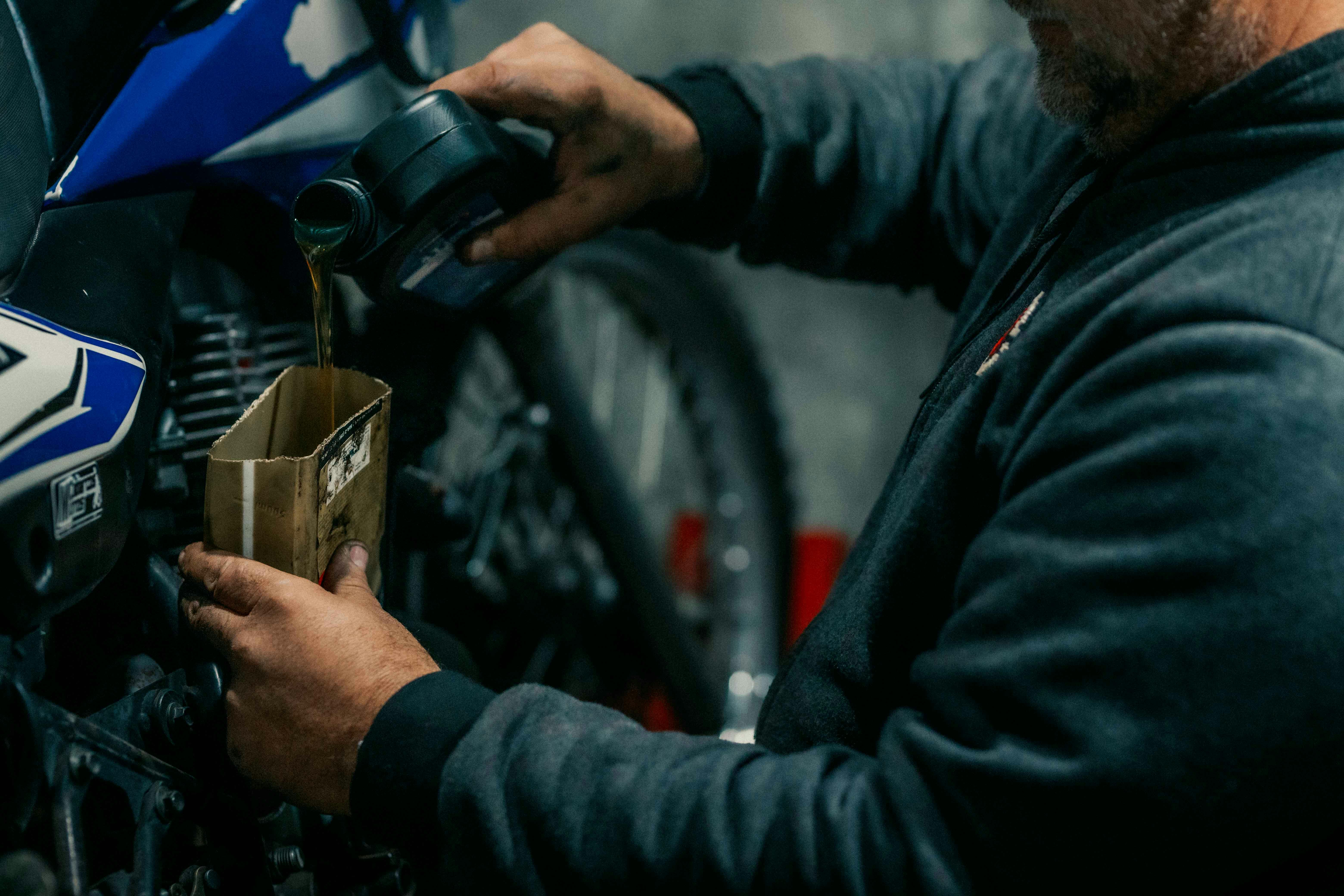 Hangi Motor Yağı Kullanılmalı? Motosiklet Motor Yağı Rehberi