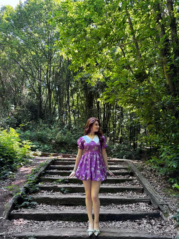 Mor çiçekli manolya