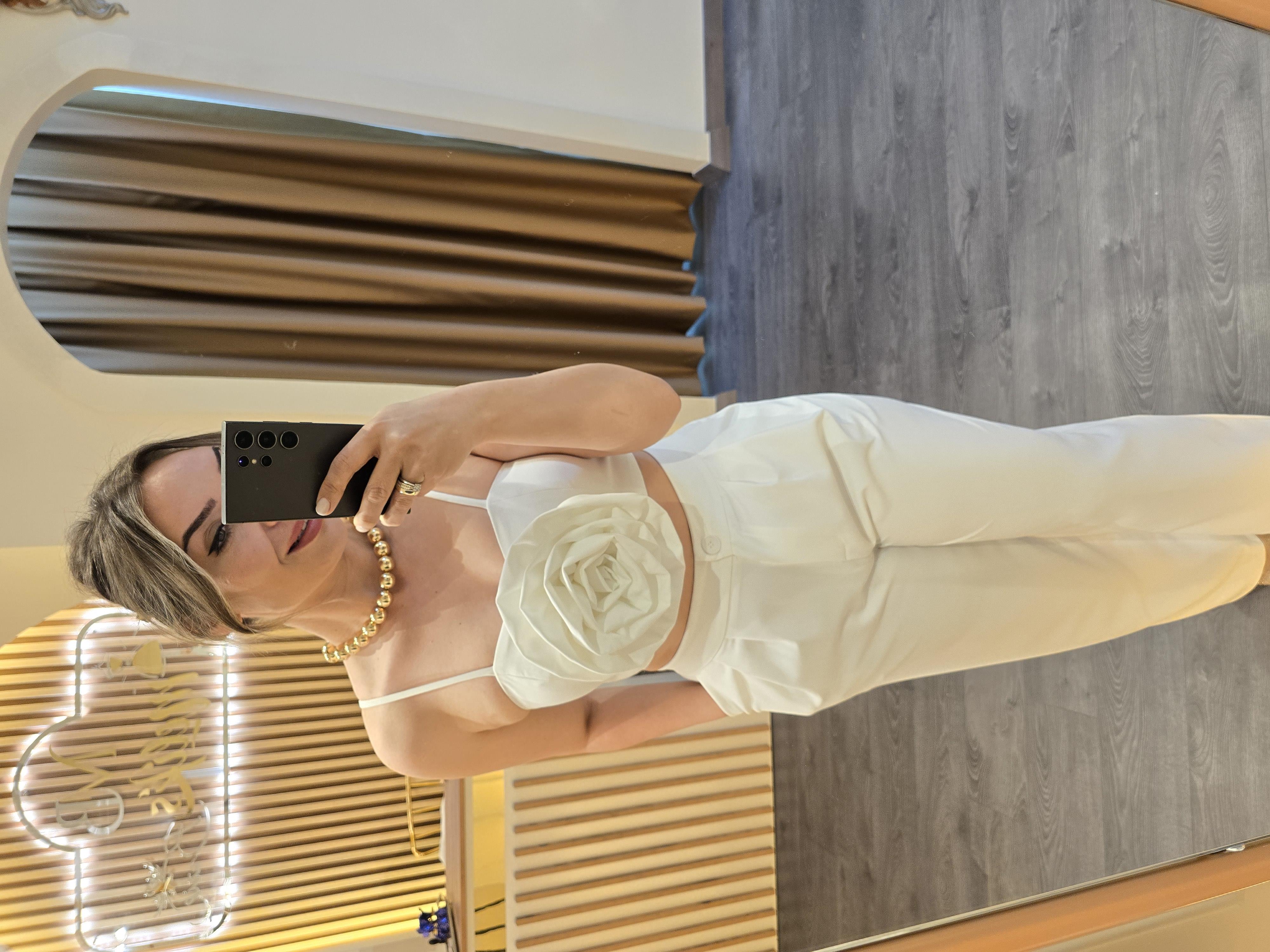 BEYAZ BÜYÜK GÜL DETYAYLI ASKILI CROP