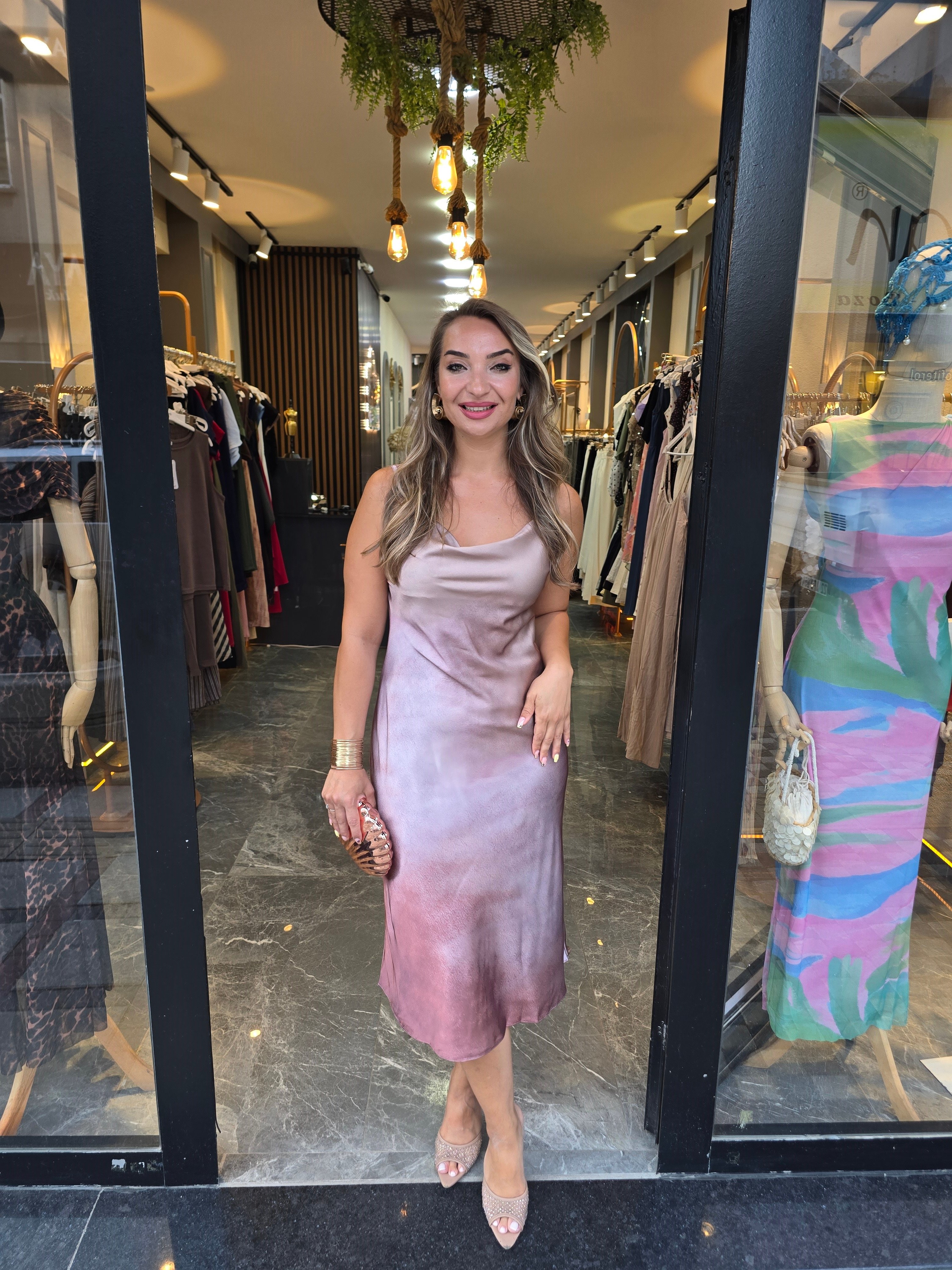 PUDRA SOFT GEÇİŞLİ SATEN ASKILI ELBİSE
