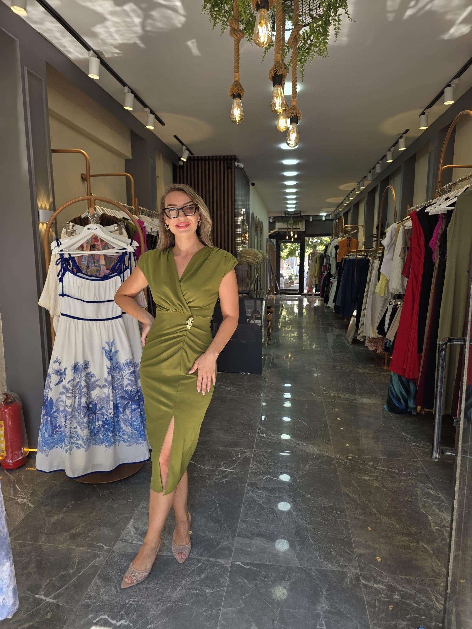 ZR MODEL YEŞİL LİKRALI DRAPE DETAYLI MİDİ BOY ELBİSE