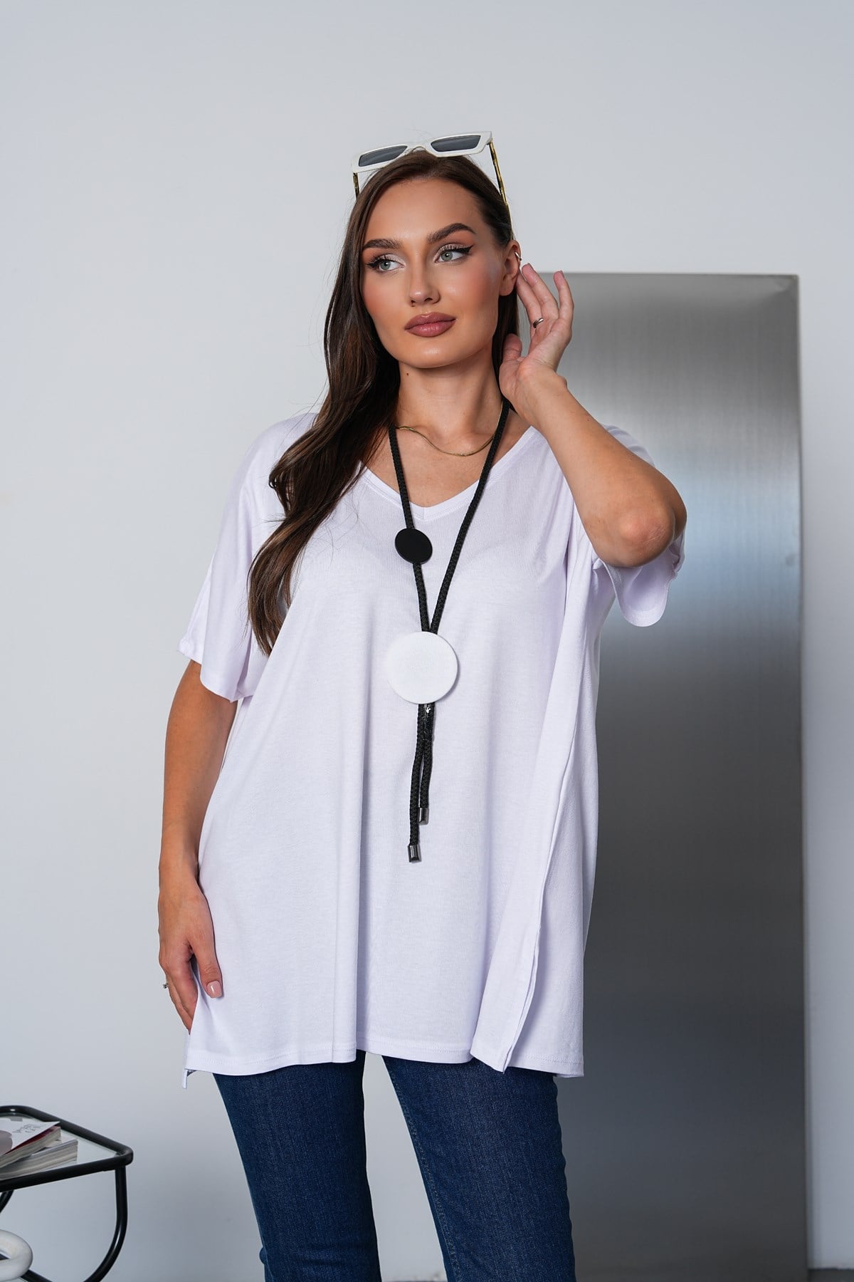 Oversize V Yaka Viskon T-Şhirt-Beyaz