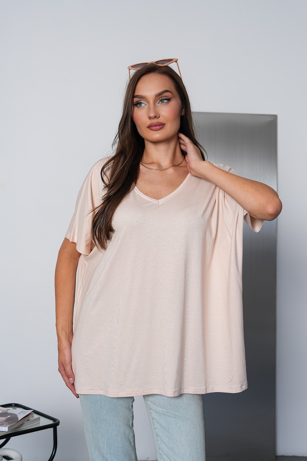 Oversize V Yaka Viskon T-Şhirt-Pudra