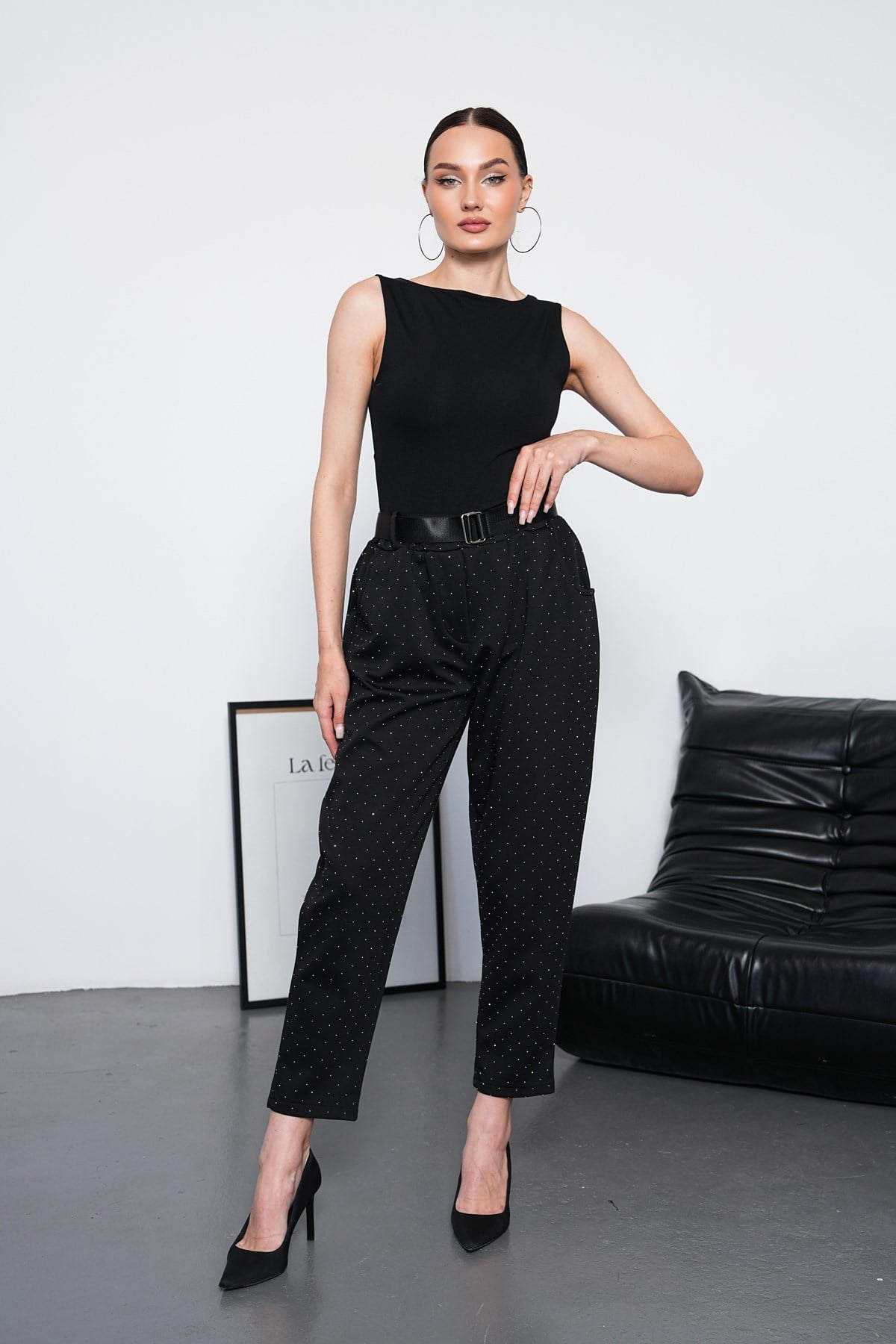 Taşlı Kemerli Havuç Pantalon-Siyah