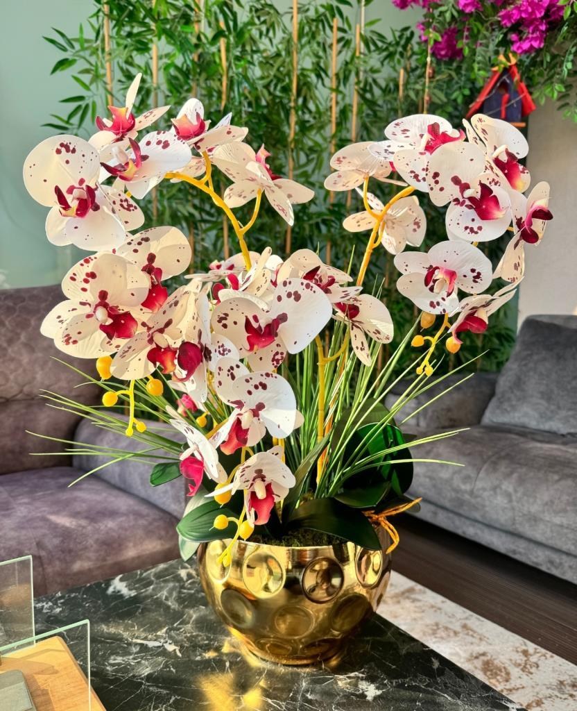 Yapay Çiçek 4lü Bordo Çilli Beyaz Islak Orkide Metal Yuvarlak Gold Vazoda Orkide 50cm