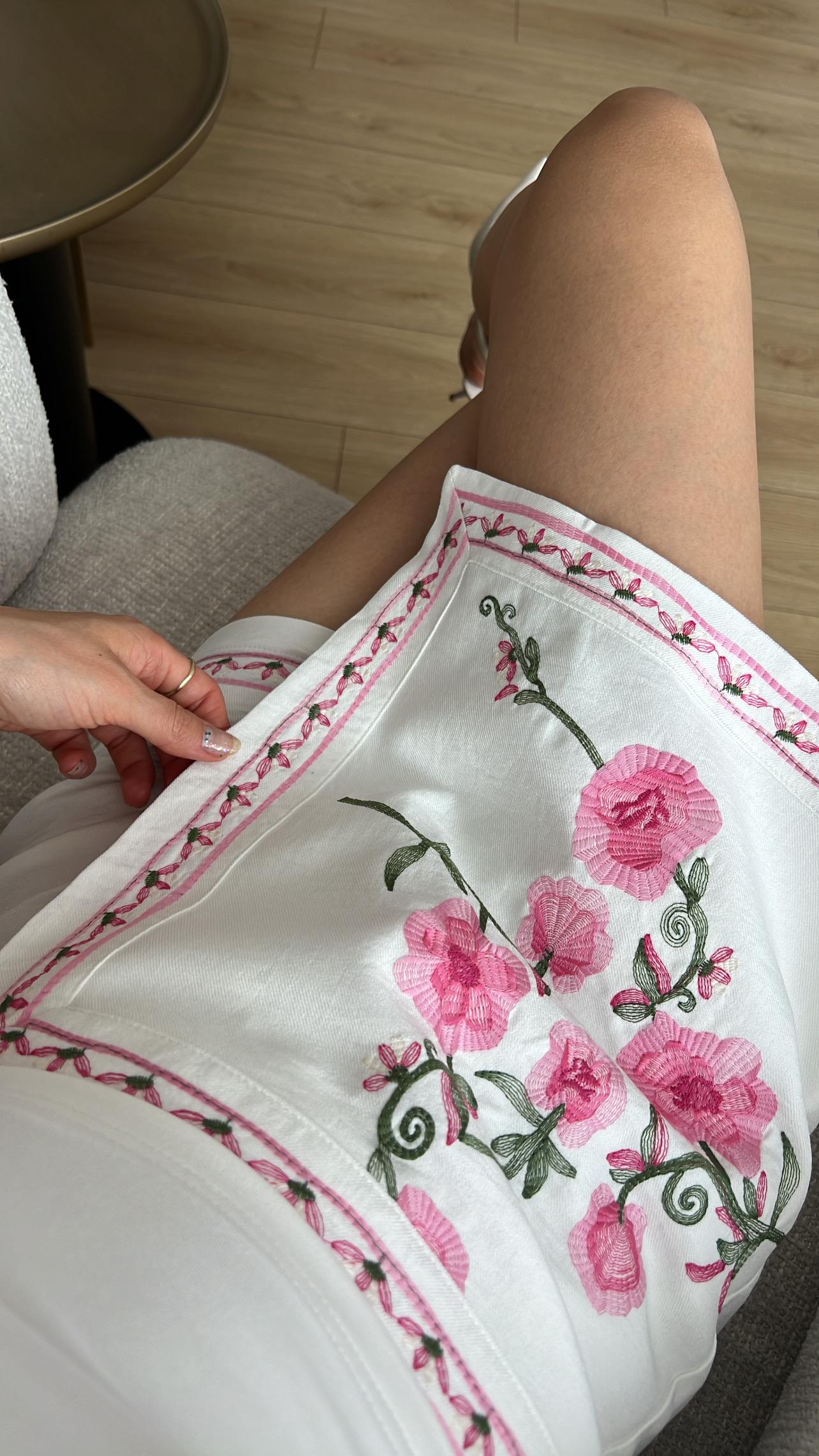 NAKIŞ İŞLEMELİ BEYAZ PEMBE KETEN ŞORT ETEK 