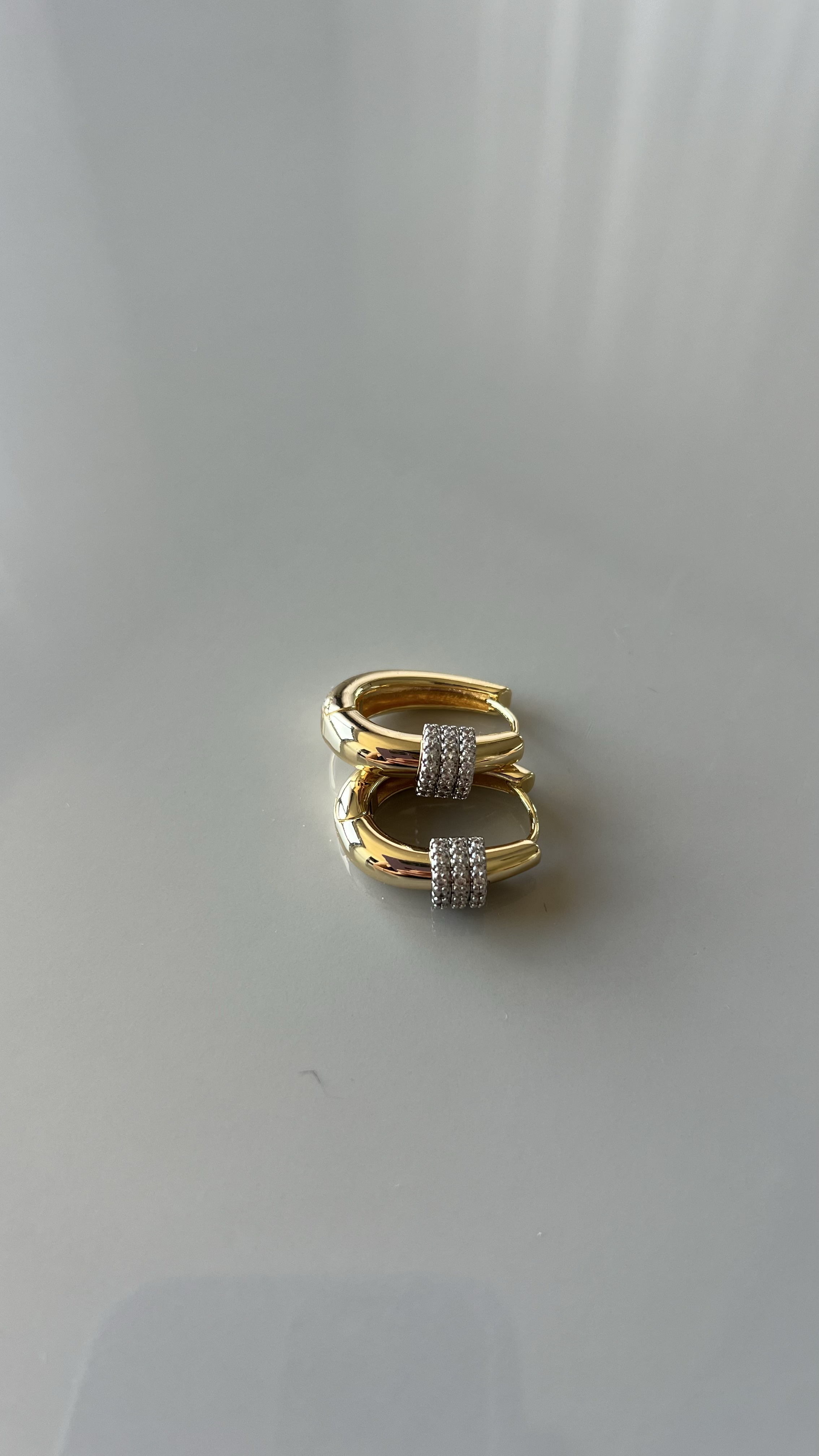 OVAL MODEL HALKA TAŞLI KÜPE