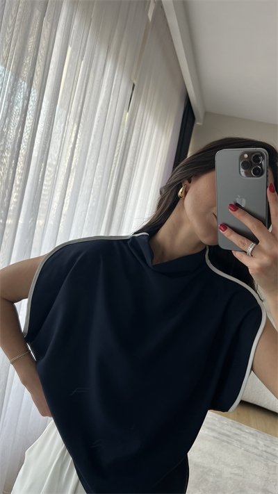BEYAZ ŞERİTLİ DİK YAKA LACİVERT TENSEL BLUZ