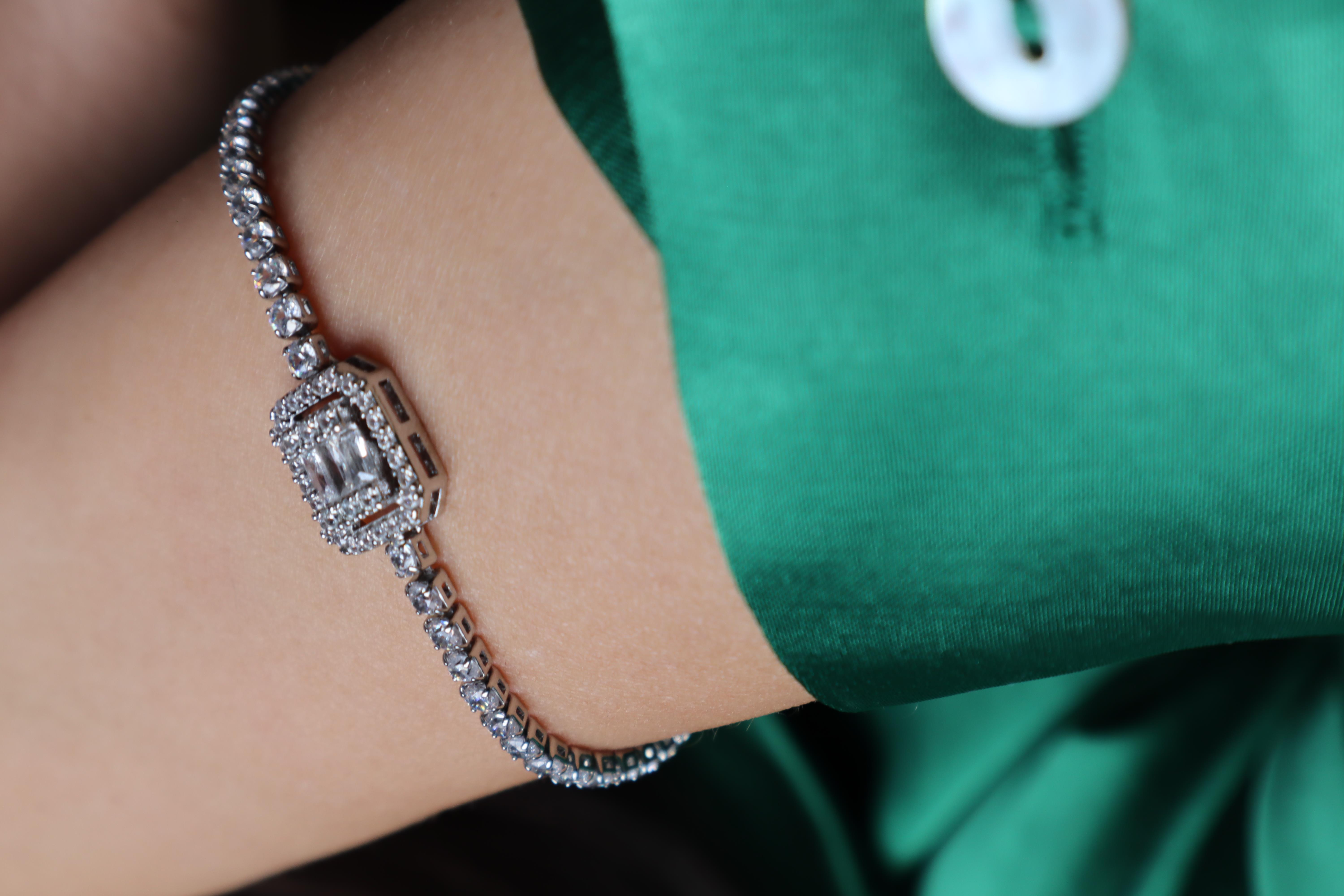 BAGET MODEL BİLEKLİK