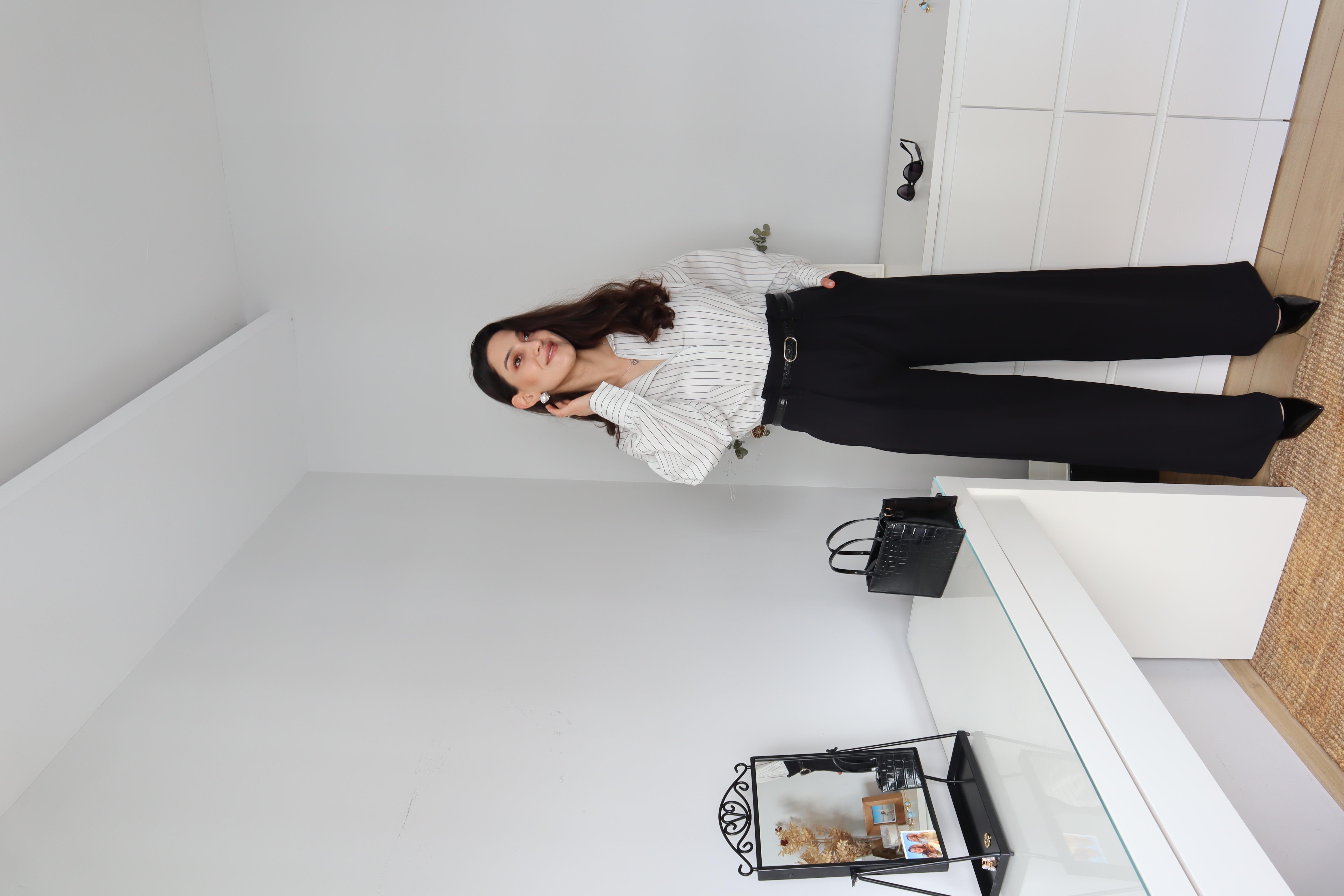 BEYAZ MAVİ ÇİZGİLİ GÖMLEK