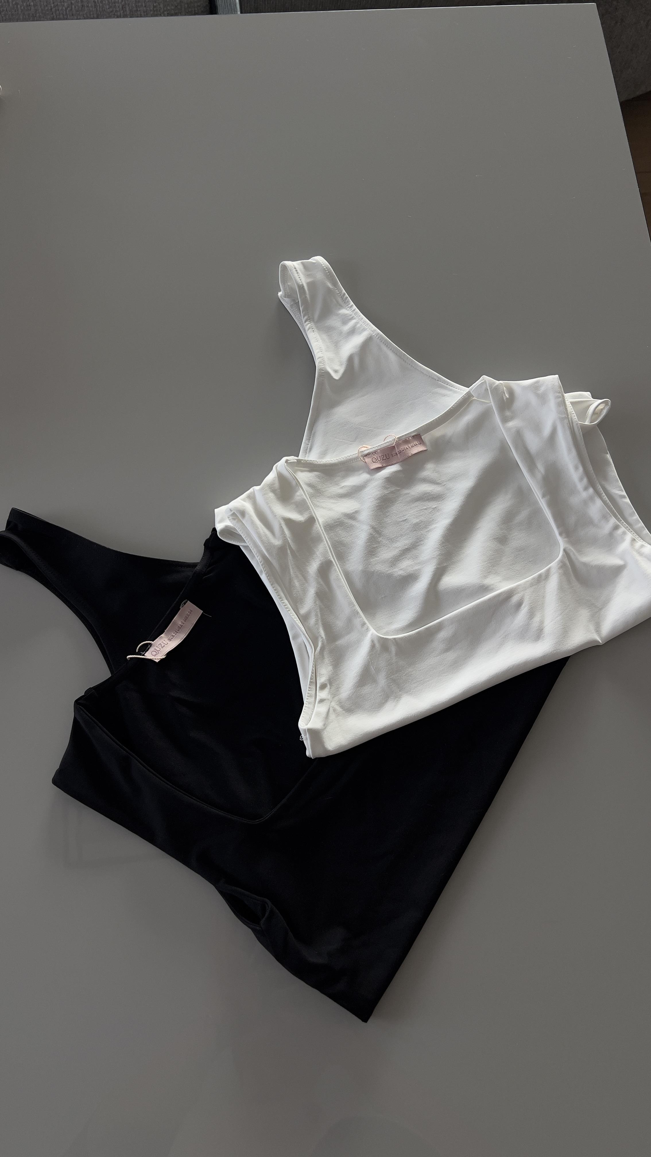 KARE YAKA SİYAH ASKILI ÇIT ÇIT BODY BLUZ