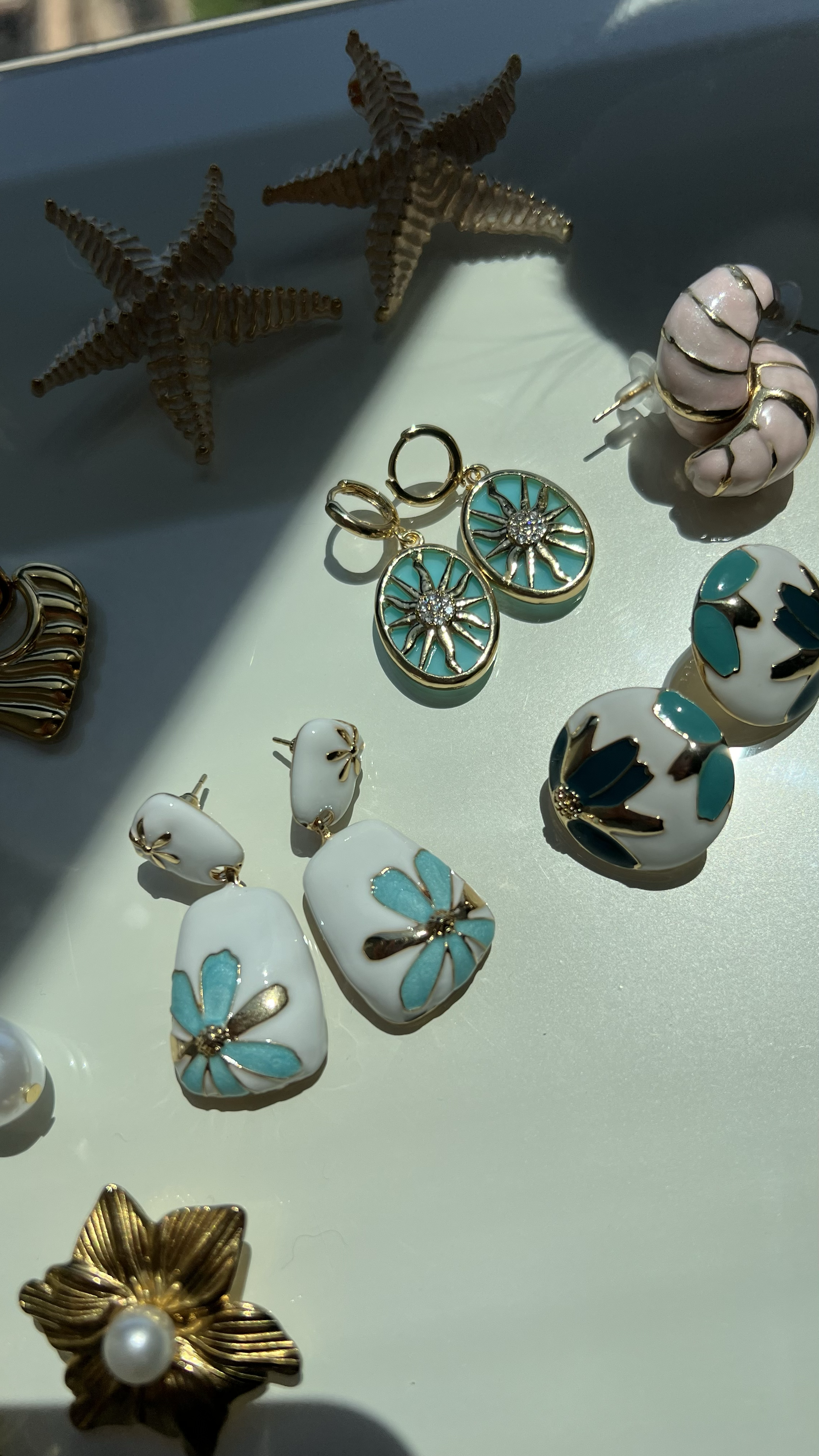 SARKIT MODEL MAVİ ÇİÇEKLİ KÜPE