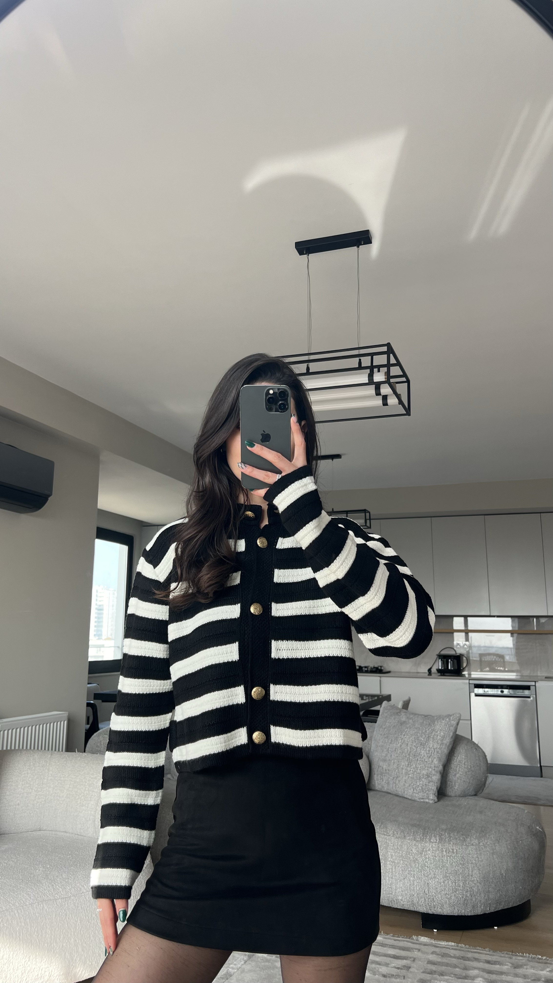 SİYAH BEYAZ ÇİZGİLİ ÖRME HIRKA