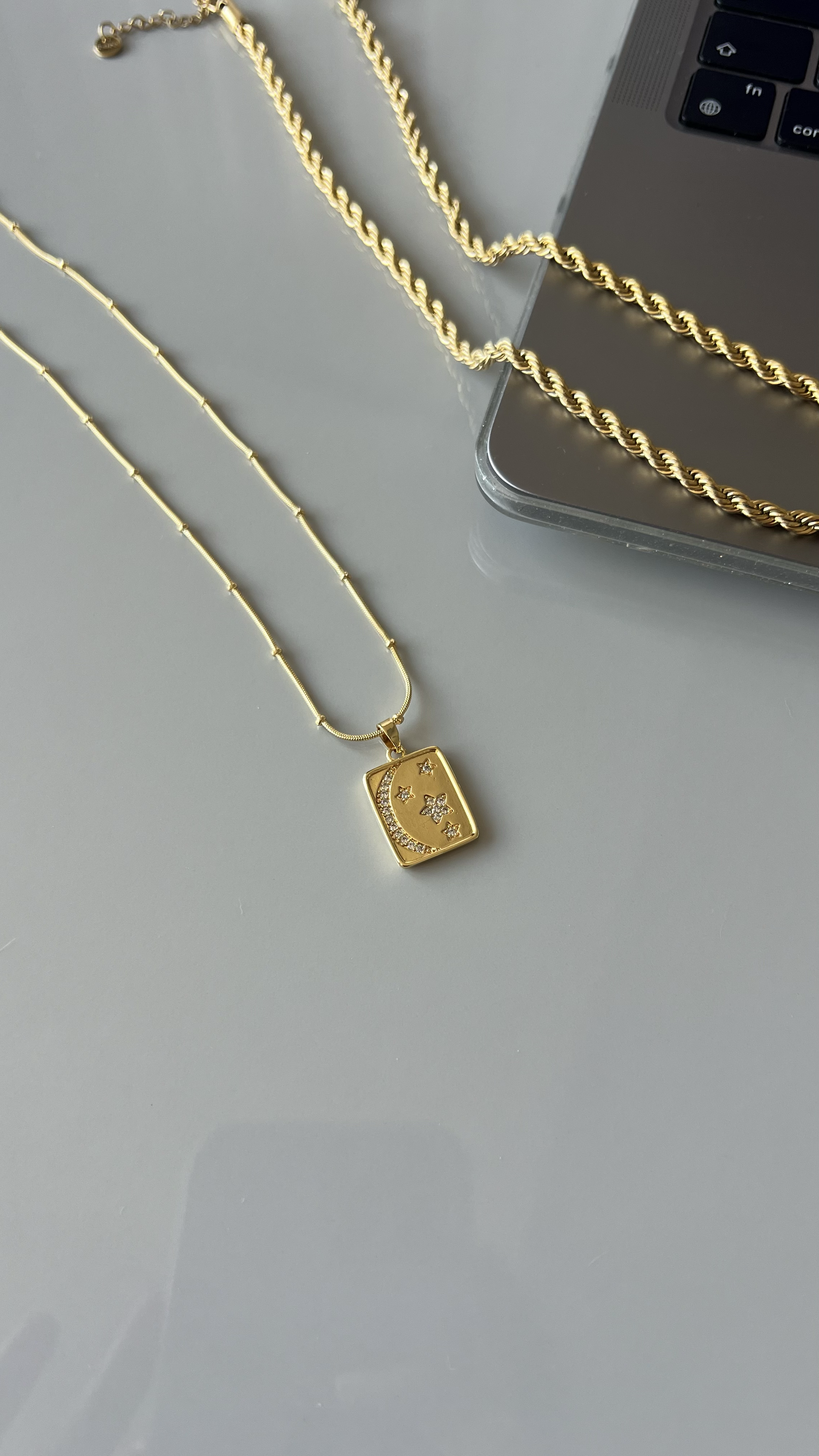 YILDIZ MADALYON MODEL KOLYE