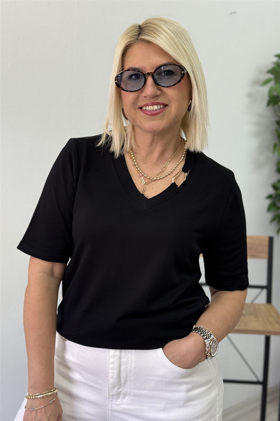 Siyah V Yaka Aksesuarlı İnce TrikoUT26001055-SIYAH-S