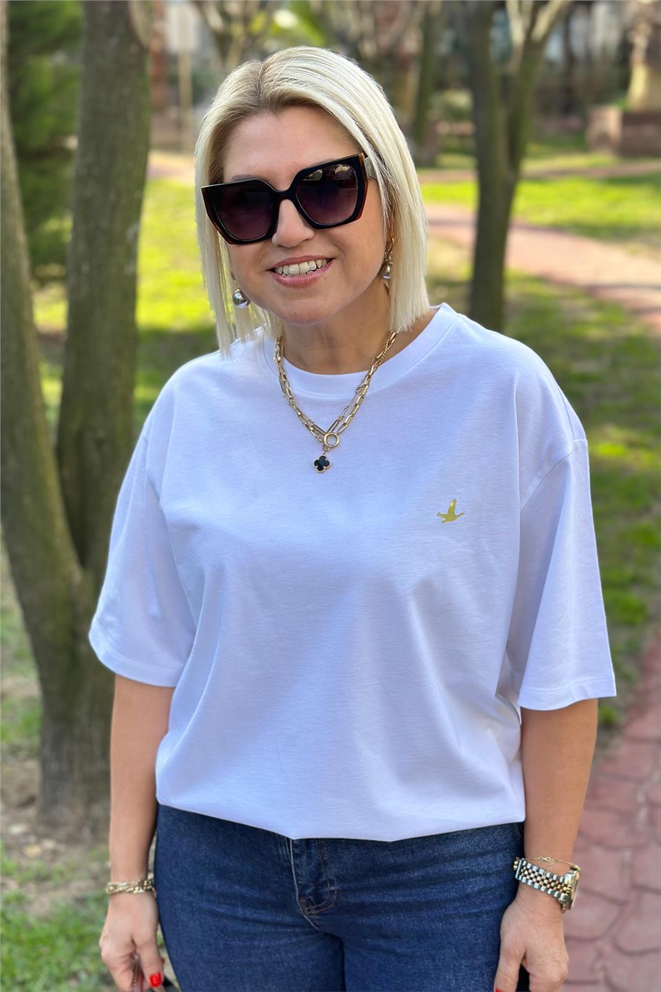 Beyaz Bisiklet Yaka Kuş Baskılı TshirtUTS241135-BEYAZ-S