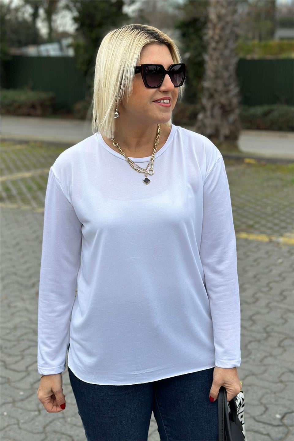 Beyaz Bisiklet Yaka Yandan Yırtmaçlı Basic T-ShirtUTS241133-BEYAZ-S