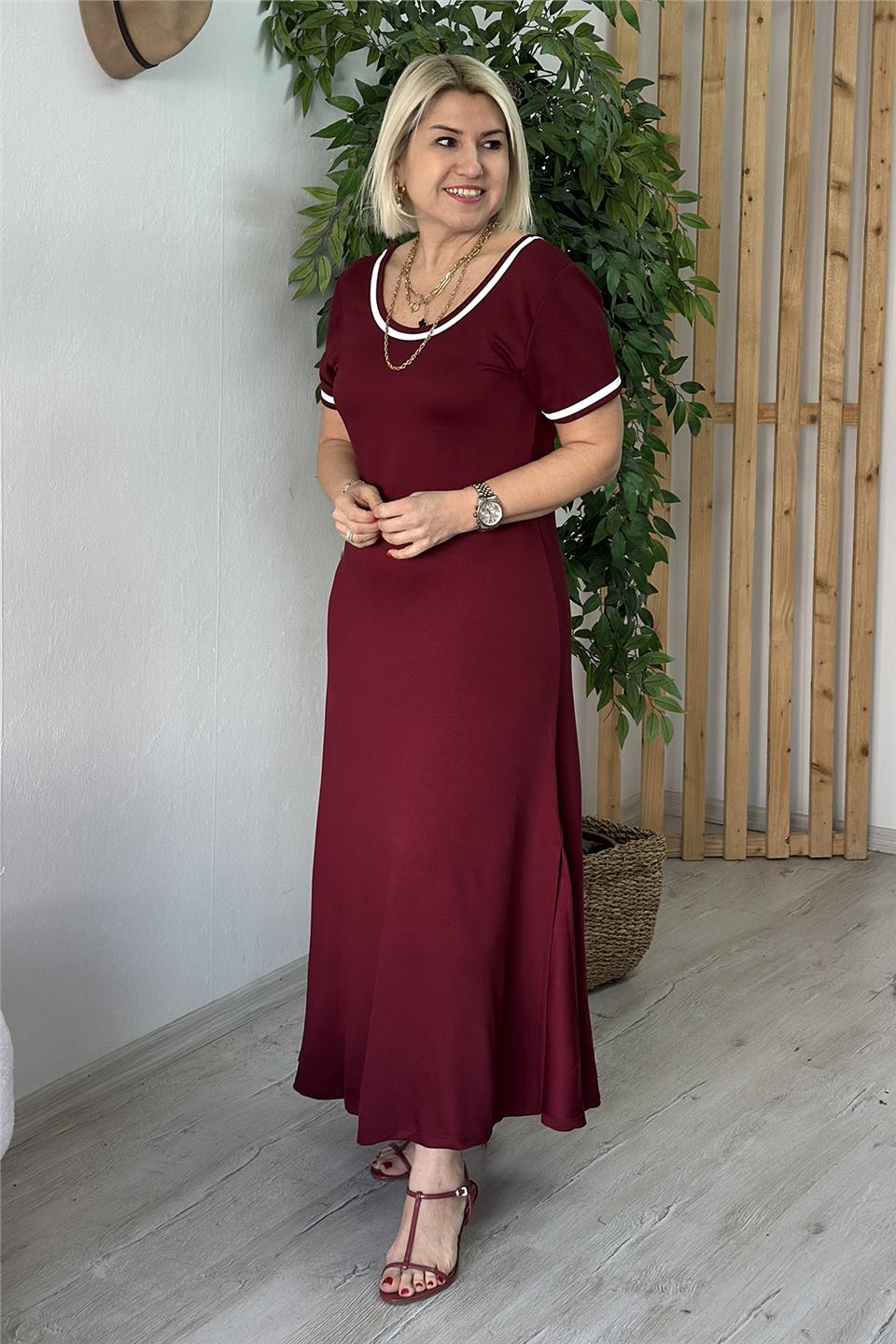 Bordo Yaka ve Kol Biteli Yandan Yırtmaçlı ElbiseELB2401236-BORDO-S