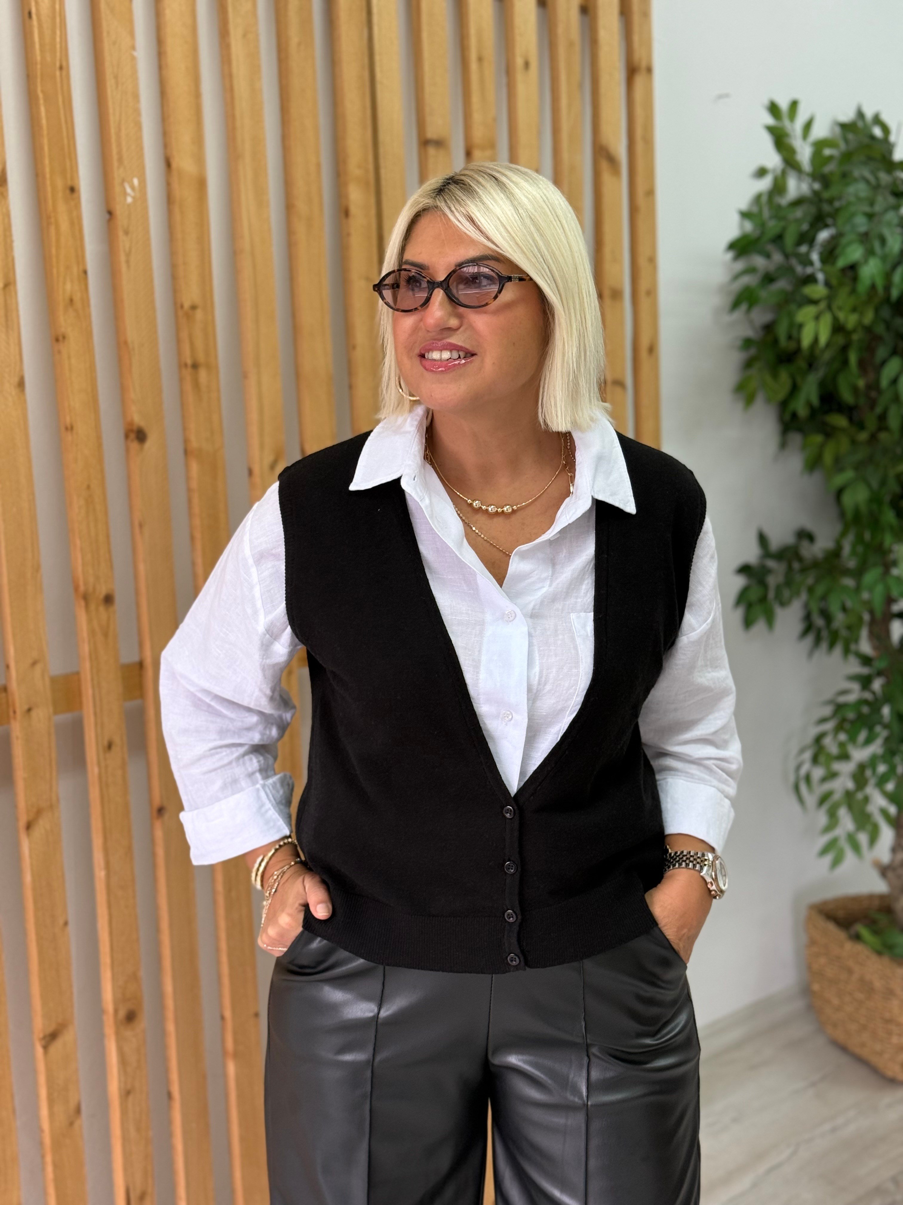 Kolsuz V Yaka Düğmeli Triko YelekDYL25000139-SİYAH-STD