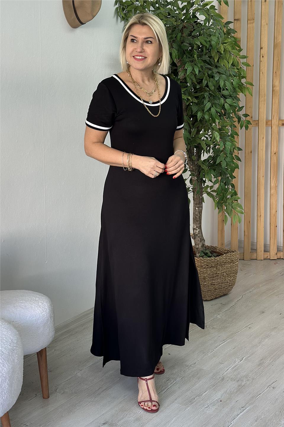 Siyah Yaka ve Kol Biteli Yandan Yırtmaçlı ElbiseELB2401236-SIYAH-S