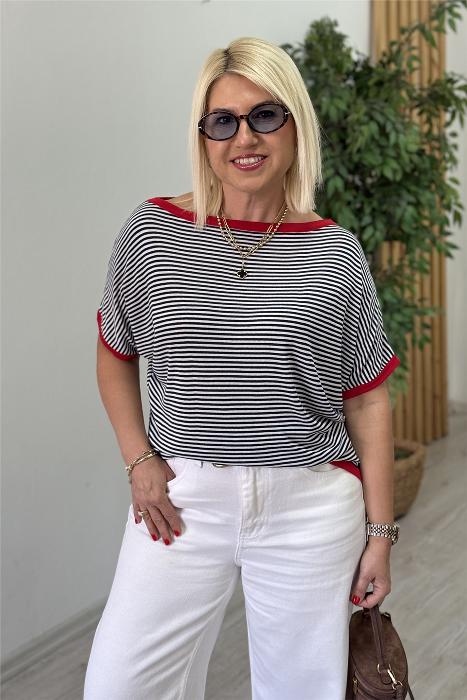 Yaka Kırmızı Şeritli Lacivert Çizgili TrikoUT26001051-LACIVERT-STD