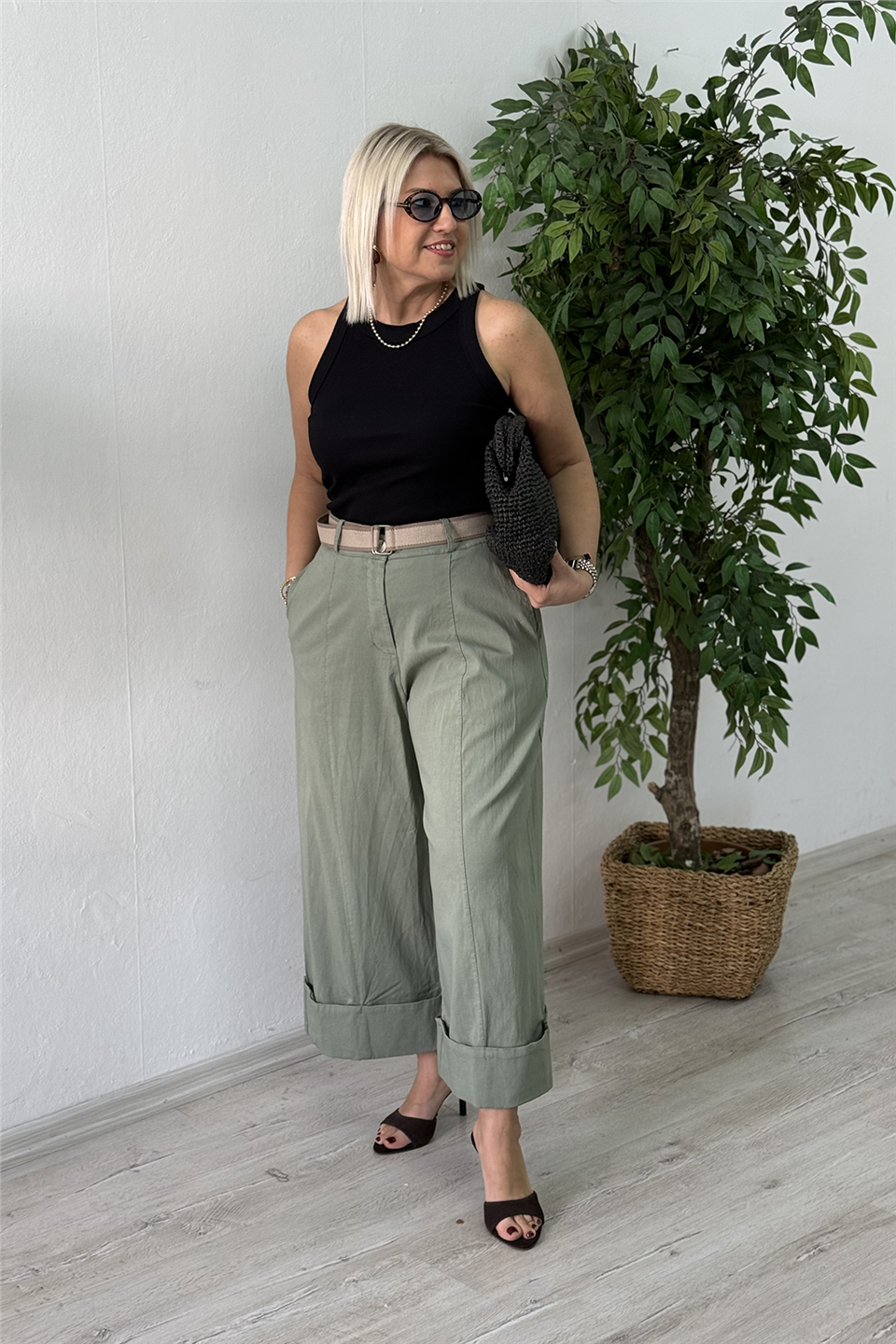 Yeşil Kemerli Düz Desen Duble Paça Gabardin Lycralı PantolonAPNT20250963-YESIL-STD