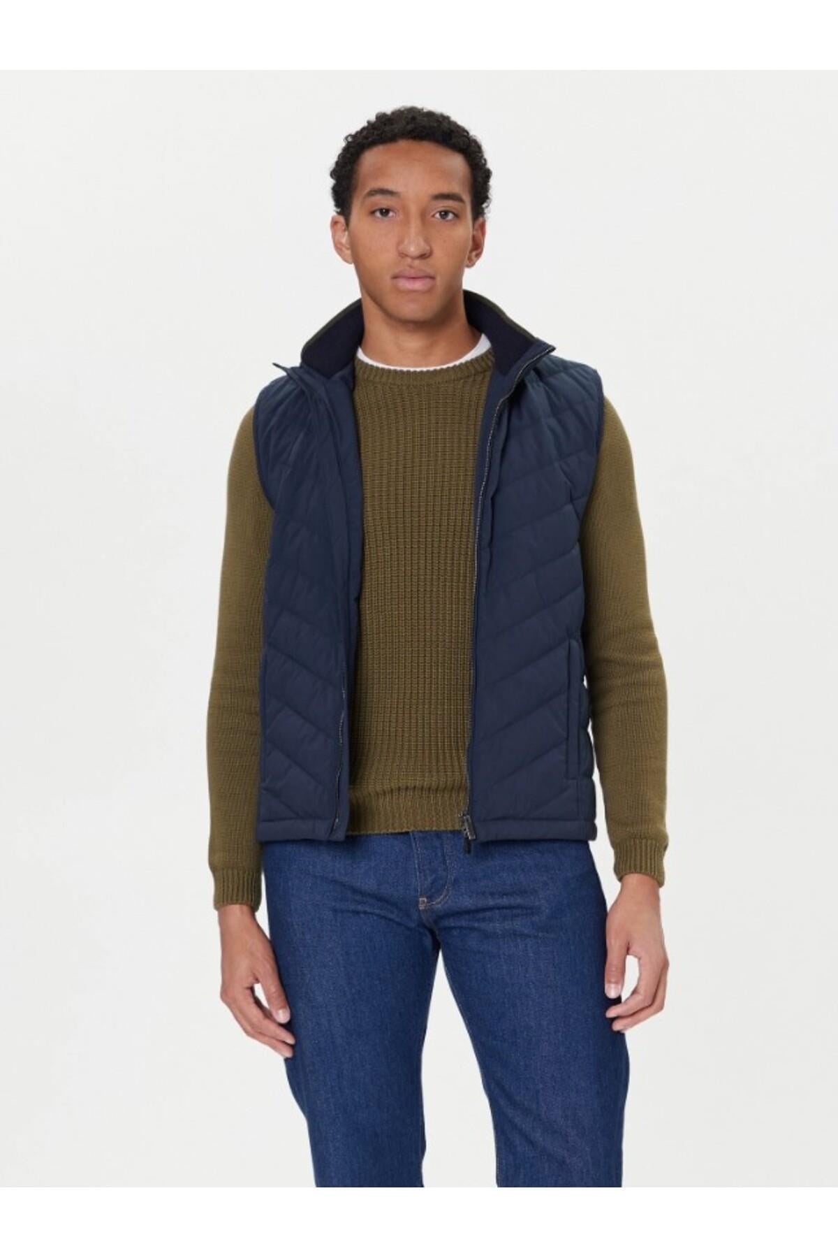 mens-woven-down-waistcoat-c.w-d-ee03.jpg