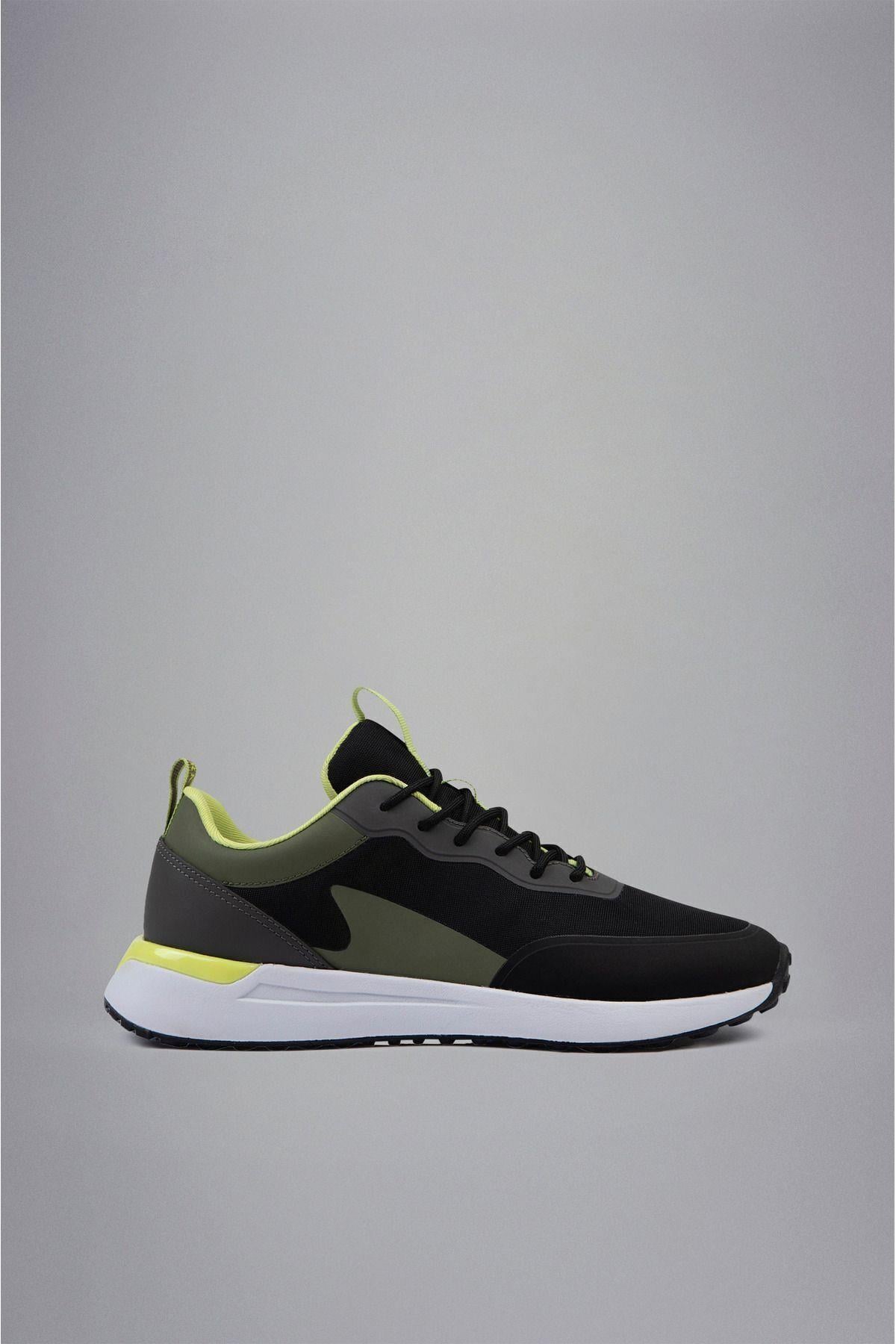 sneakers-0daf50.jpg