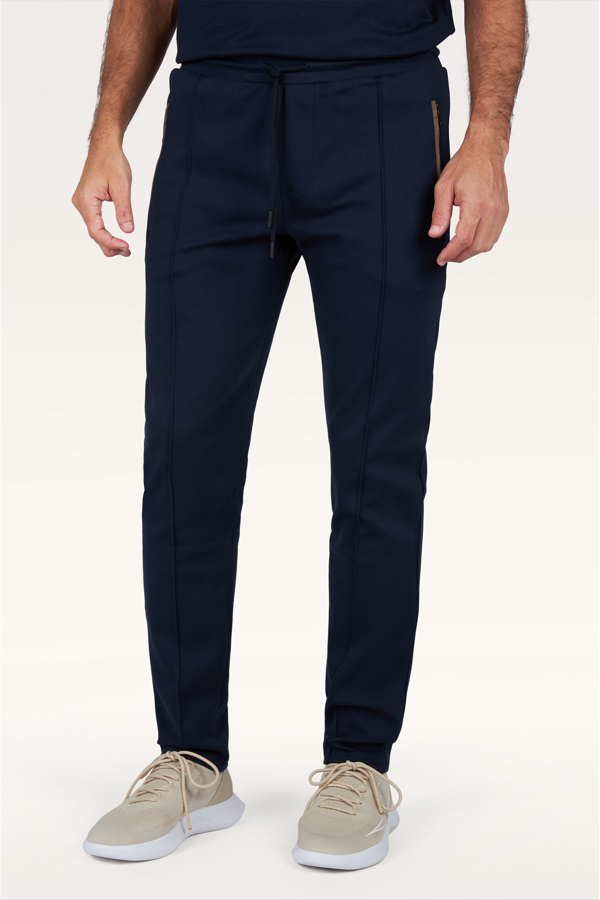 joggins-trousers-vis-nyalt-giyimpaulsh-869df5.jpg