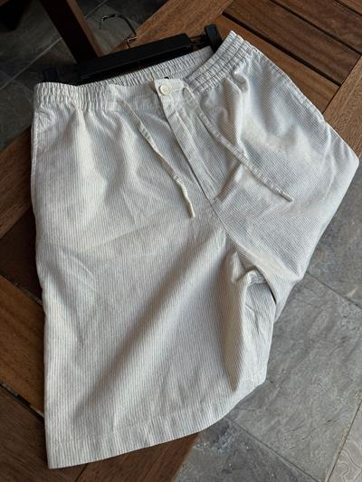 Beli Lastikli Çizgili Şort - Beyaz