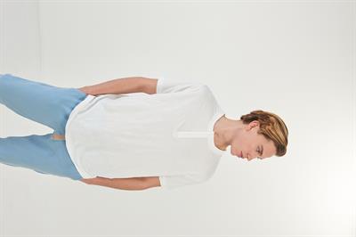 Beli Yırtmaçlı Yakası Patlı T-Shirt