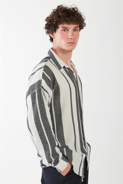Buldan Yaka Çizgili Gömlek