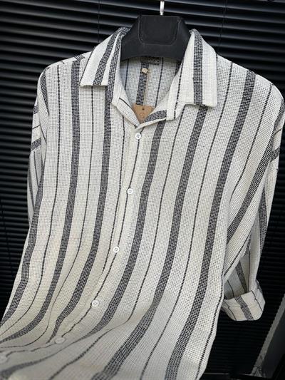 Buldan Yaka İnce Çizgili Gömlek