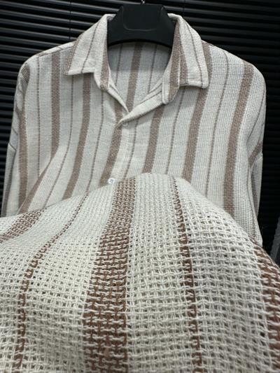 Buldan Yaka İnce Çizgili Gömlek