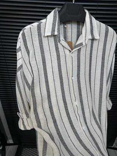 Buldan Yaka İnce Çizgili Gömlek