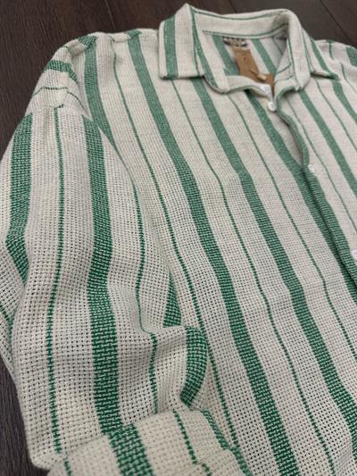 Buldan Yaka İnce Çizgili Gömlek