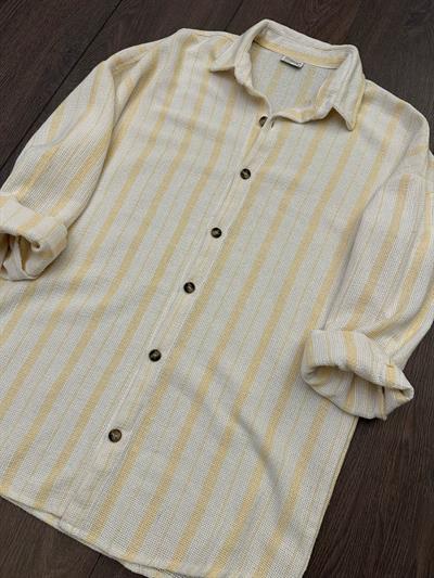 Buldan Yaka İnce Çizgili Gömlek