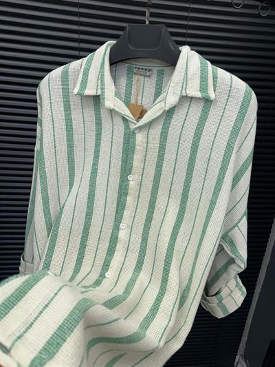 Buldan Yaka İnce Çizgili Gömlek