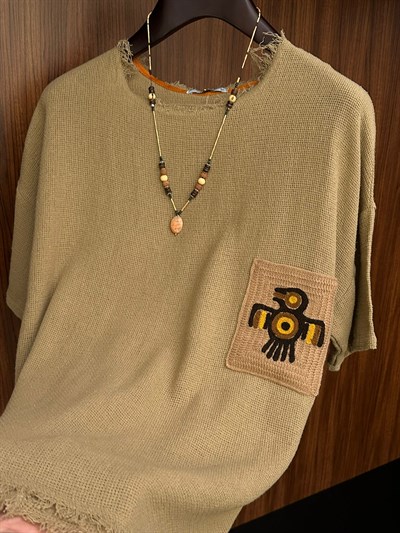 Karga Detail Buldan T-Shirt