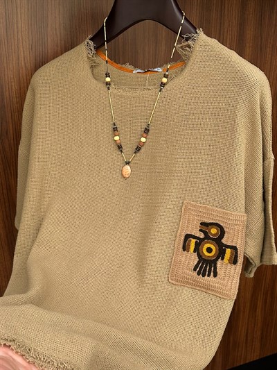 Karga Detail Buldan T-Shirt