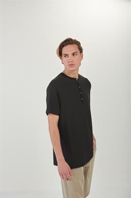 Kendinden Desenli Triko Yakalı T-Shirt