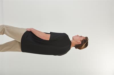 Kendinden Desenli Triko Yakalı T-Shirt