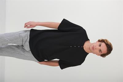 Kendinden Örgü Desenli Yakası Patlı T-Shirt