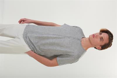 Kumaş Desenli Yakası Patlı T-Shirt