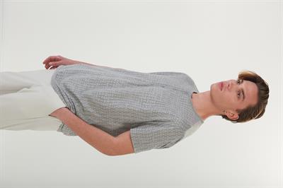 Kumaş Desenli Yakası Patlı T-Shirt