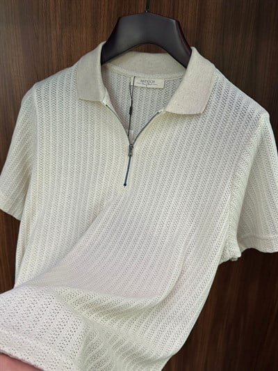Nakış İşlemeli Fermuarlı Yakalı Triko T-Shirt